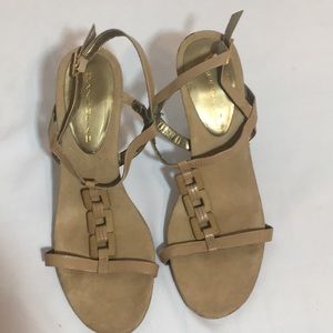 Bandolino beige comfortable sandal heels